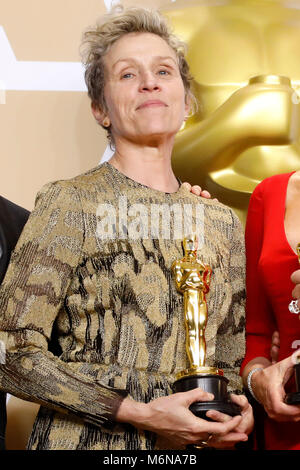 Frances McDormand, Preisträger für die "Beste Hauptdarstellerin", stellen in der Presse Zimmer auf der 90. jährlichen Academy Awards in Hollywood & Highland Center am 4. März in Hollywood, Kalifornien 2018. Stockfoto