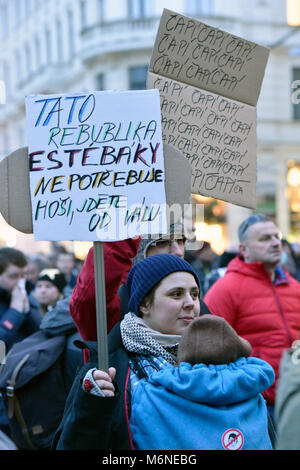 Brünn, Tschechien. 05 Mär, 2018. Rallye aus Protest gegen die Wahl von Kommunistischen MP Zdenek Ondracek als Leiter der Kommission für die Überwachung der allgemeinen Kontrolle der Sicherheit Corps (GIBS) in Brünn, Tschechien, 5. März 2018. Credit: Vaclav Salek/CTK Photo/Alamy leben Nachrichten Stockfoto