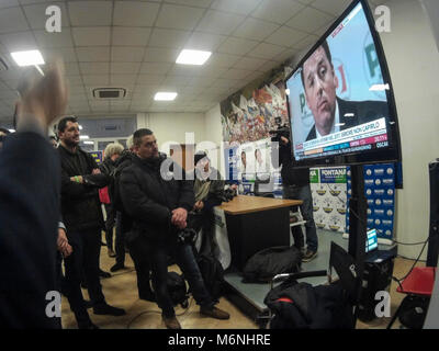 Januar 5, 2013 - Mailand, Italy-March 5,2018: Journalisten in der Zentrale der Lega Nord politische Partei nach dem italienischen Vorwahlen in Mailand (Credit Bild: © Stefano Guidi über ZUMA Draht) Stockfoto