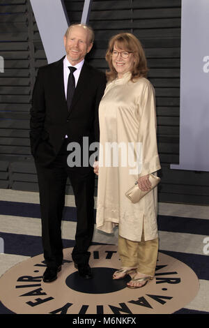 Ron Howard und Cheryl Howard die Teilnahme an der 2018 Vanity Fair Oscar Partei gehostet von radhika Jones an Wallis Annenberg Center für Darstellende Künste am 4. März in Beverly Hills, Kalifornien 2018. | Verwendung weltweit Stockfoto