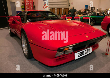 Drei Viertel der Vorderansicht eines Ferrari 288 GTO, die auf der London Classic Car Show 2018 Stockfoto