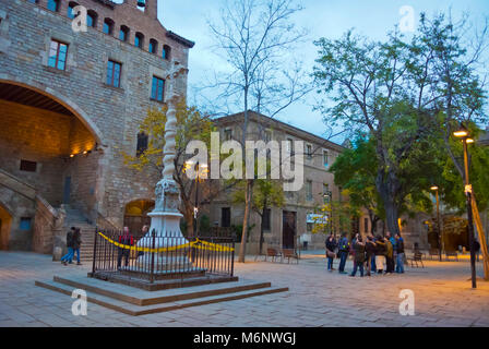 Jardins de Rubio ich Lluch, Garten mit La Capella Museum und National Bibliothek von Katalonien, El Raval, Barcelona, Katalonien, Spanien Stockfoto