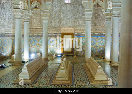 Zimmer mit 12 Spalten, Saadiens Katakomben, Saadian Gräbern, Kasbah, Marrakesch, Marokko, Nordafrika Stockfoto