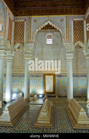 Zimmer mit 12 Spalten, Saadiens Katakomben, Saadian Gräbern, Kasbah, Marrakesch, Marokko, Nordafrika Stockfoto