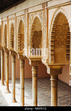 Granada, Andalusien, Spanien - 23. April 2006: Portico des Machuca im Alhambra Palast, in dem der Architekt der Palast von Karl V, Stockfoto