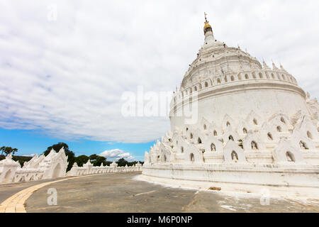 Die Hsinbyume Pagode (oder Myatheindan) in Mingun, Myanmar (Birma). Stockfoto