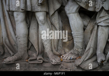 Skulpturen auf dem Friedhof Donskoi Kloster in Moskau, Russische Föderation Stockfoto