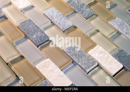 Mesh-montiert Mosaik aus Glas und Stein, Fliesen für Küche und Bad Wände und Hinterwände Stockfoto