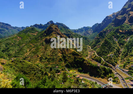 Serra de Agua. Berglandschaft mit kleinen Dorf. Die Insel Madeira, Portugal im Sommer drei Stockfoto