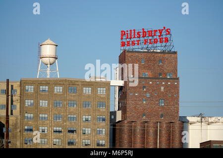 Minneapolis Minnesota - November 2016: Pillsbury Mühle entlang des Mississippi River im mittleren Westen der USA. Herstellung von Backwaren und Lebensmitteln. Stockfoto