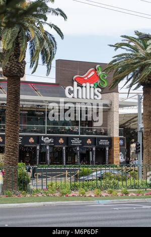 Las Vegas, Nevada - ca. 2017: Chilis Restaurant außen bei Casino strip. Dienen die mexikanische Küche und Happy Hour alkoholische Getränk specials. Vertikal fra Stockfoto