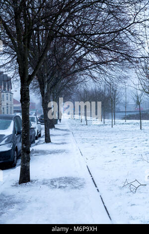 Cardiff Grangetown abgedeckt im Schnee Stockfoto