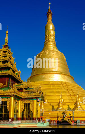 Die goldene Shwemawdaw Pagode, der Goldene Tempel Gottes, ist die höchste Pagode im Land Stockfoto