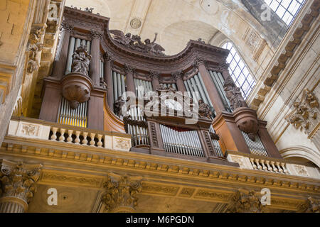 1862 Aristide Cavaille-Coll umgebaut und verbessert Die große Orgel von francois-henri Clicquot in der Kirche von Saint-Sulpice, Paris, Fran gebaut Stockfoto