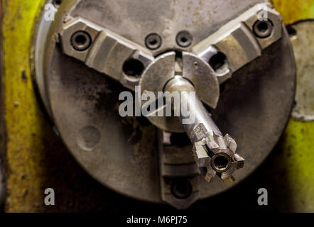 Vintage antik automotive Maschinenhalle Carbide Stahl Bodenbildung Stecker mit Metallspäne tippen Chuck Stockfoto