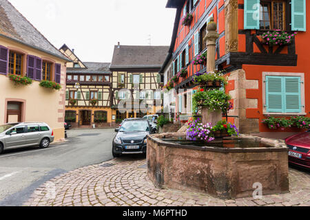 Straßen und Häuser in der elsässischen Stadt Selestat, Grand Est, Frankreich Stockfoto