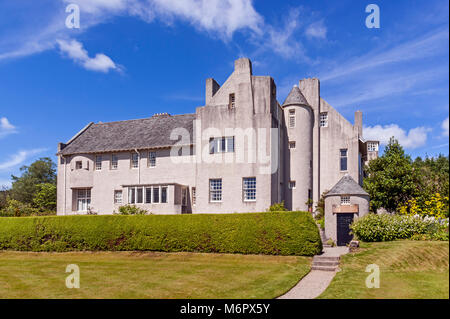 Das Hill House in oberen Colquhoun St Helensburgh, Schottland Großbritannien entworfen vom berühmten schottischen Architekten Charles Rennie Mackintosh mit formalen Gärten Stockfoto