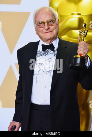 Regisseur James Ivory, Sieger des angepassten Screenplay Award für? Rufen Sie mich durch dein Name?, stellt in der Presse während der 90. jährlichen Academy Awards in Hollywood & Highland Center am 4. März 2018 in Hollywood, Kalifornien Stockfoto