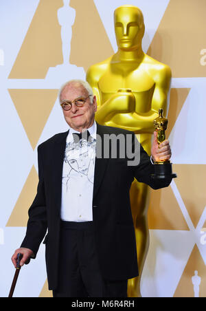 Regisseur James Ivory, Sieger des angepassten Screenplay Award für? Rufen Sie mich durch dein Name?, stellt in der Presse während der 90. jährlichen Academy Awards in Hollywood & Highland Center am 4. März 2018 in Hollywood, Kalifornien Stockfoto