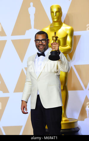 Schriftsteller Jordan Peele, Sieger der Best Original Screenplay Award für "heraus", stellt in der Presse während der 90. jährlichen Academy Awards in Hollywood & Highland Center am 4. März in Hollywood, Kalifornien 2018. Stockfoto