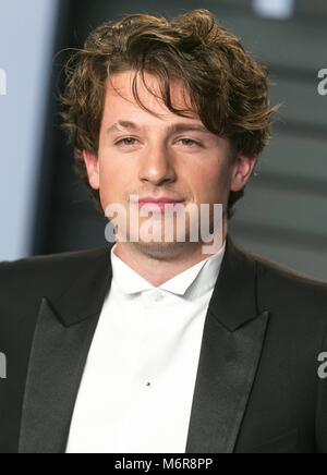 Beverly Hills, USA. 04 Mär, 2018. Charlie Puth besucht die Vanity Fair Oscar Party im Wallis Annenberg Center für Darstellende Künste in Beverly Hills, Los Angeles, USA, am 04. März 2018. | Verwendung weltweit Quelle: dpa/Alamy leben Nachrichten Stockfoto