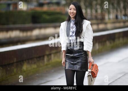 Paris, Frankreich. 04 Mär, 2018. Blogger Yuyu Teilnahme an der Valentino Show Paris Fashion Week - März 4, 2018 - die Credit: Runway Manhattan/Michael Ip*** Für die redaktionelle Nutzung nur*** | Verwendung weltweit/dpa/Alamy leben Nachrichten Stockfoto