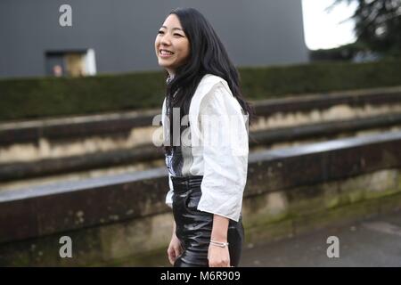 Paris, Frankreich. 04 Mär, 2018. Blogger Yuyu Teilnahme an der Valentino Show Paris Fashion Week - März 4, 2018 - die Credit: Runway Manhattan/Michael Ip*** Für die redaktionelle Nutzung nur*** | Verwendung weltweit/dpa/Alamy leben Nachrichten Stockfoto