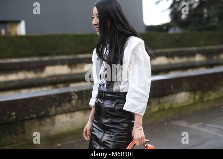 Paris, Frankreich. 04 Mär, 2018. Blogger Yuyu Teilnahme an der Valentino Show Paris Fashion Week - März 4, 2018 - die Credit: Runway Manhattan/Michael Ip*** Für die redaktionelle Nutzung nur*** | Verwendung weltweit/dpa/Alamy leben Nachrichten Stockfoto