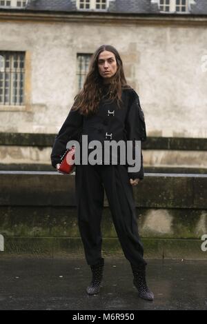 Blogger Erika Boldrin am Valentino show anreisen, während Paris Fashion Week - März 4, 2018 - Foto: Start- und Landebahn Manhattan/Valentina Ranieri *** Für die redaktionelle Nutzung nur*** | Verwendung weltweit Stockfoto