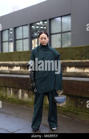 Paris, Frankreich. 04 Mär, 2018. Maiko Shibata an der Valentino show anreisen, während Paris Fashion Week - März 4, 2018 - die Credit: Runway Manhattan/Valentina Ranieri *** Für die redaktionelle Nutzung nur*** | Verwendung weltweit/dpa/Alamy leben Nachrichten Stockfoto