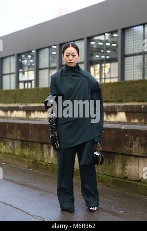 Paris, Frankreich. 04 Mär, 2018. Maiko Shibata an der Valentino show anreisen, während Paris Fashion Week - März 4, 2018 - die Credit: Runway Manhattan/Valentina Ranieri *** Für die redaktionelle Nutzung nur*** | Verwendung weltweit/dpa/Alamy leben Nachrichten Stockfoto