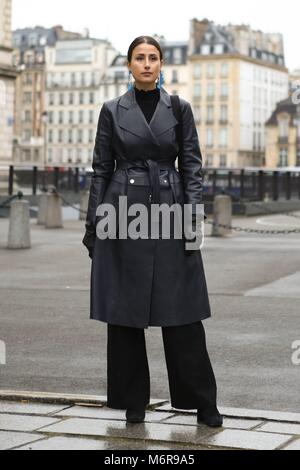 Paris, Frankreich. 04 Mär, 2018. Julia Haghjoo Teilnahme an der Givenchy zeigen, während Paris Fashion Week - März 4, 2018 - die Credit: Runway Manhattan/Valentina Ranieri *** Für die redaktionelle Nutzung nur*** | Verwendung weltweit/dpa/Alamy leben Nachrichten Stockfoto