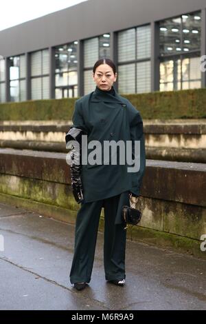 Paris, Frankreich. 04 Mär, 2018. Maiko Shibata an der Valentino show anreisen, während Paris Fashion Week - März 4, 2018 - die Credit: Runway Manhattan/Valentina Ranieri *** Für die redaktionelle Nutzung nur*** | Verwendung weltweit/dpa/Alamy leben Nachrichten Stockfoto