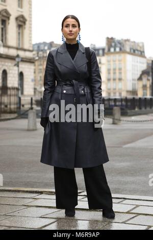 Paris, Frankreich. 04 Mär, 2018. Julia Haghjoo Teilnahme an der Givenchy zeigen, während Paris Fashion Week - März 4, 2018 - die Credit: Runway Manhattan/Valentina Ranieri *** Für die redaktionelle Nutzung nur*** | Verwendung weltweit/dpa/Alamy leben Nachrichten Stockfoto