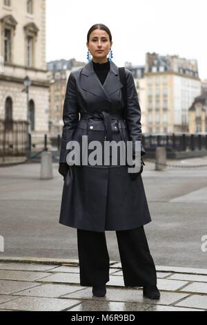 Paris, Frankreich. 04 Mär, 2018. Julia Haghjoo Teilnahme an der Givenchy zeigen, während Paris Fashion Week - März 4, 2018 - die Credit: Runway Manhattan/Valentina Ranieri *** Für die redaktionelle Nutzung nur*** | Verwendung weltweit/dpa/Alamy leben Nachrichten Stockfoto