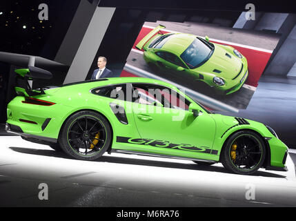 Genf, Schweiz. 06 Mär, 2018. Der Porsche 911 GT3 RS in der ersten Pressetag der Genfer Automobilsalon in Genf, Schweiz, 06. März 2018 vorgestellt werden. Die 88. Automobilsalon in Genf beginnt am 08. März und endet am 18. März. Über 180 Aussteller zeigen 900 Modelle und die Veranstalter erwarten 700.000 Besucher. Quelle: dpa Picture alliance/Alamy leben Nachrichten Stockfoto