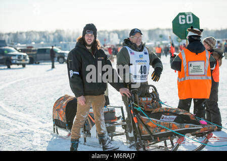 Willow, Alaska, USA. 4 Mär, 2018. Jeff King, als er nähert sich der Start des Iditarod Schlittenhunderennen. Credit: Kristen Bentz/Alamy leben Nachrichten Stockfoto