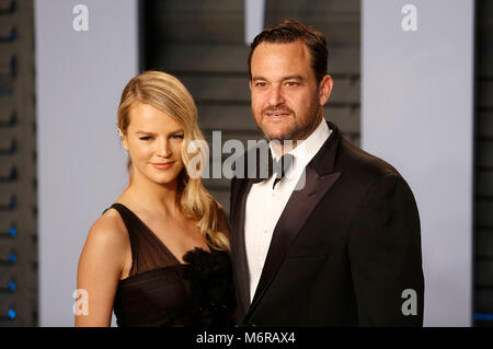 Kelly Sawyer und Jamie Patricof Teilnahme an die 2018 Vanity Fair Oscar Partei gehostet von radhika Jones an Wallis Annenberg Center für Darstellende Künste am 4. März in Beverly Hills, Kalifornien 2018. Stockfoto