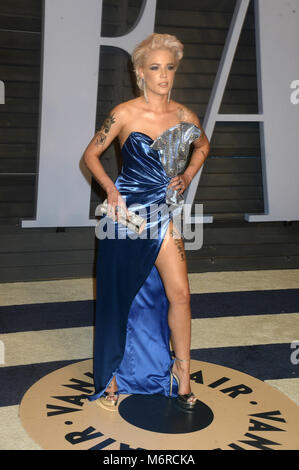 Halsey die Teilnahme an der 2018 Vanity Fair Oscar Partei gehostet von radhika Jones an Wallis Annenberg Center für Darstellende Künste am 4. März in Beverly Hills, Kalifornien 2018. | Verwendung weltweit Stockfoto