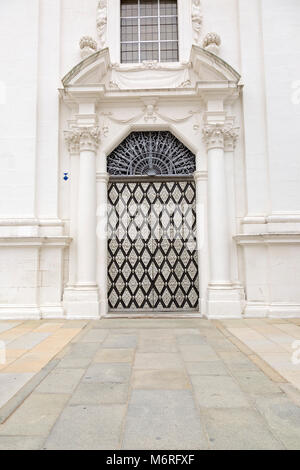 Reich verzierte doorson der berühmten Stephansdom in Passau, Deutschland. Stockfoto