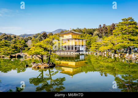 Der Goldene Pavillon Kinkaku-ji-Tempel in Kyoto, Japan Stockfoto