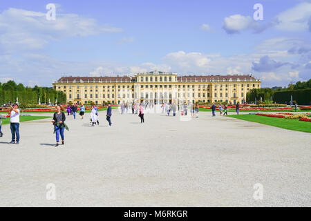 Wien, Österreich - 4 SEPTEMBER 2017; Barocke architektonische Detail des Schloss Schönbrunn, Hofburg, eine der wichtigsten Sehenswürdigkeiten in Wien, Österreich Stockfoto