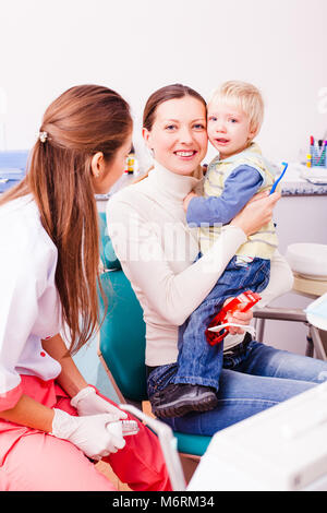 Der Besuch einer Zahnarzt Stockfoto