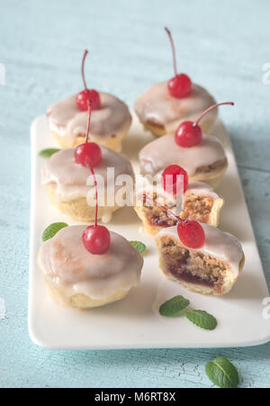 Bakewell Torten mit Cherry Stockfoto