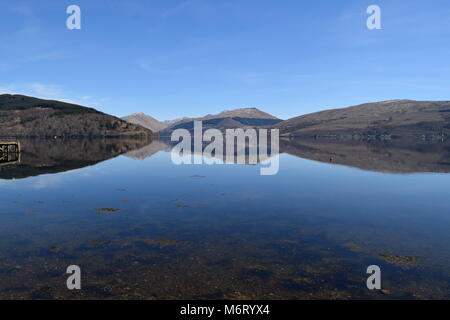 "Inverary ''Scotland'' Inverary Castle '''Scottish Highlands Loch Fyne''' Argyllshire'' fluss Aray ''Scenery' 'Monument' von ea Seen'. 'Tourismus''. Stockfoto