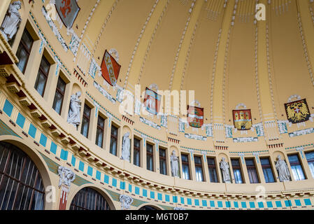 Prag, Tschechische Republik - 05.März 2018: historische Teil des Hauptbahnhofs mit barocken Interieur in Prag, Tschechische Republik Stockfoto