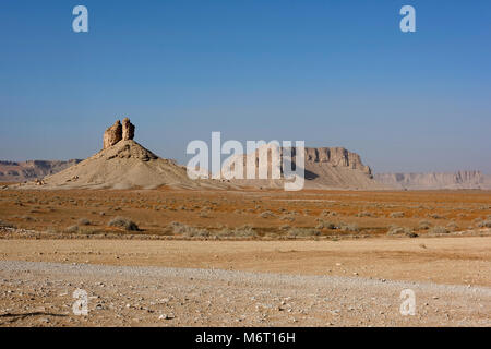 Buttes und Tafelberge in der Beasha Tal, südwestlich von Riad, Saudi-Arabien. Stockfoto