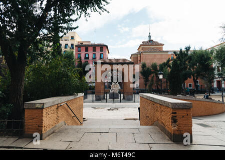 Madrid, Spanien - 3. November 2017: Dos de Mayo Square Straßenszene in Malasaña Viertel in Madrid. Stockfoto