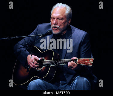 Februar 28, 2018 - Melbourne, Florida, United States - Jorma Kaukonen, einer amerikanischen Blues, Folk und Rock Gitarrist, führt am 28. Februar 2018 in Stockfoto