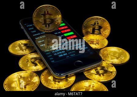 Montreal, Kanada, 5. März, 2018. Close-up von Bitcoins auf einem Smartphone. Credit: Mario Beauregard/Alamy leben Nachrichten Stockfoto